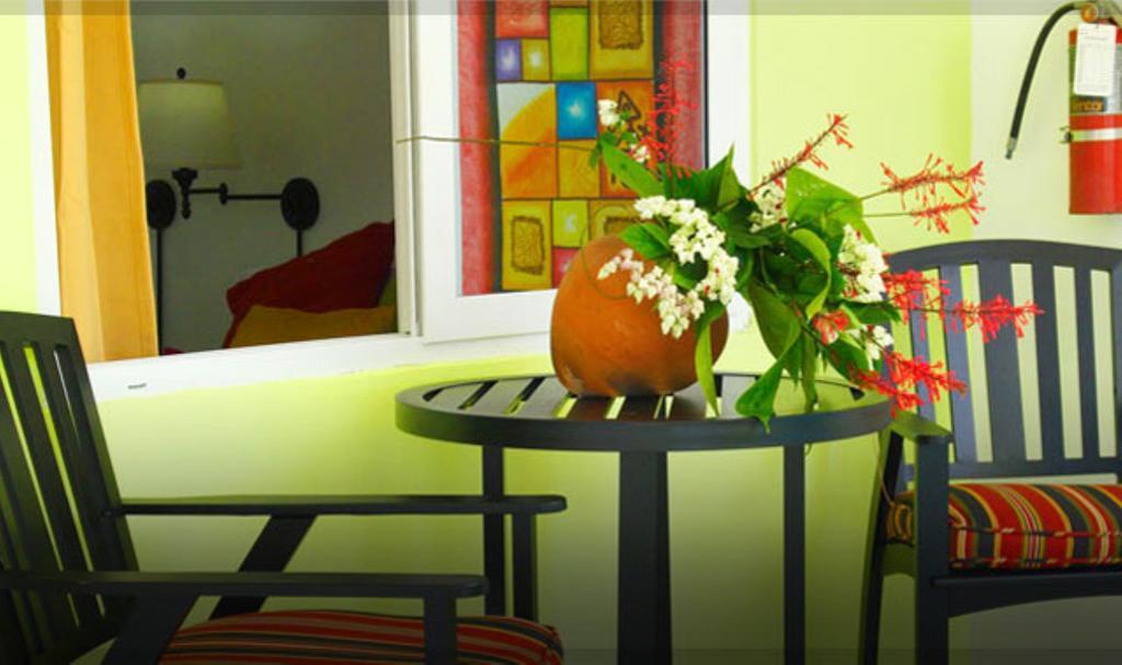 Castle Comfort Lodge Roseau Room photo