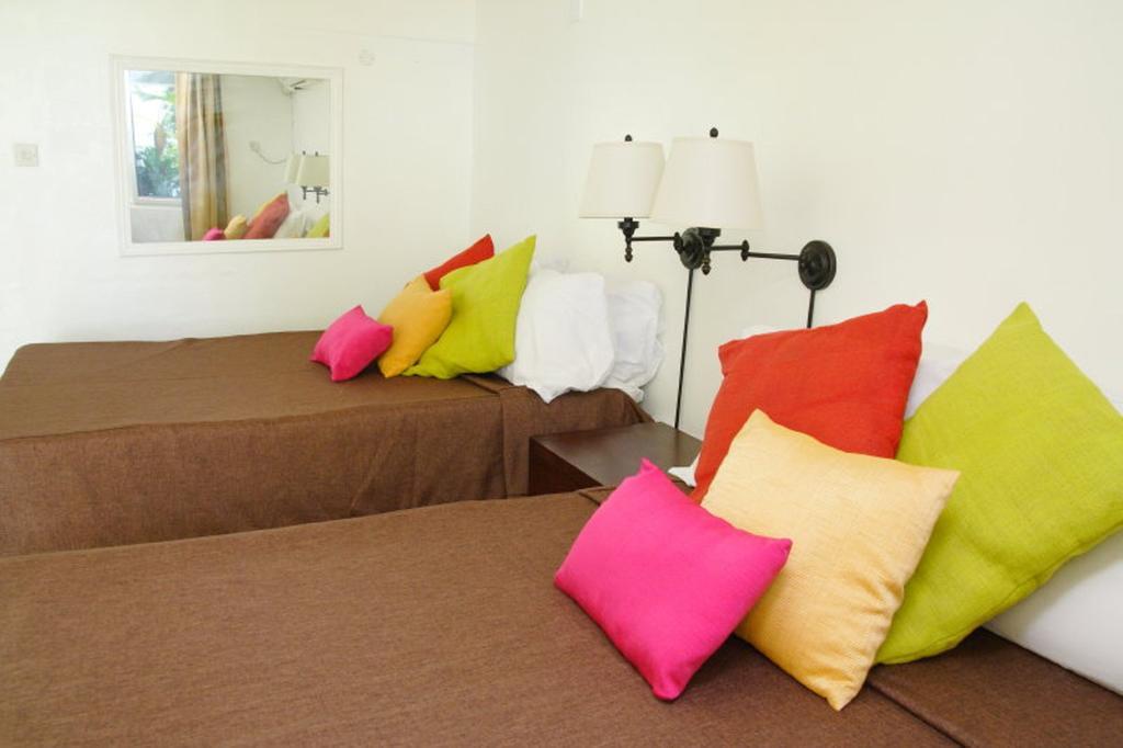 Castle Comfort Lodge Roseau Room photo